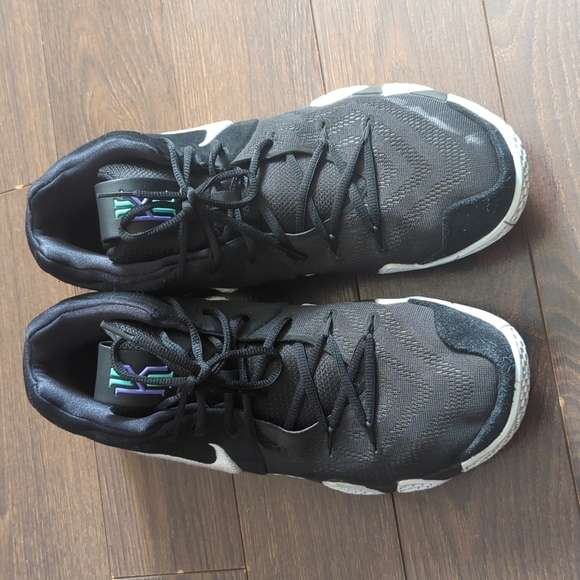 Nike Kyrie 4 NCAA 943806-002 Black Basketball Shoes Sneaker - Picture 4 of 11